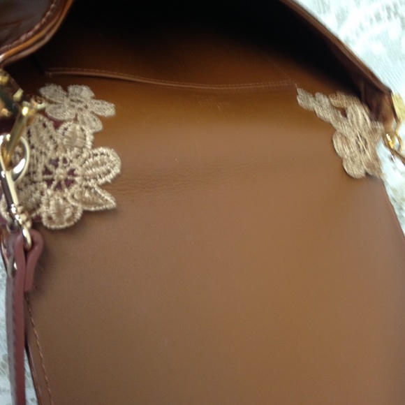 Louis Vuitton Bronze Vernis Shoulder-Crossbody - Picture 14 of 15
